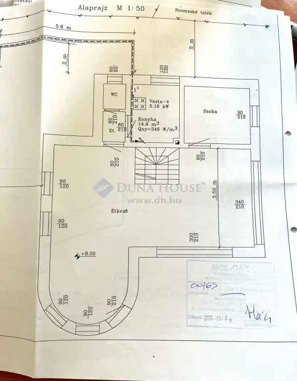 140nm-es családi ház Visegrádon medencével és szaunával