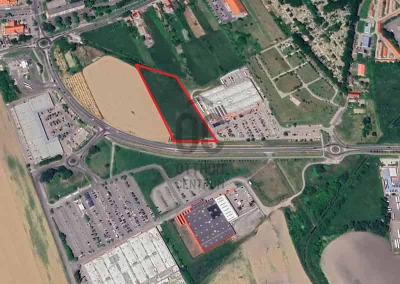 Szekszárd Beruházási Terület Eladó 12254 m2 Aruhaz Bevásárlóközpont
