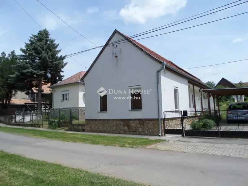 Felújított családi ház Lovászhetényben - 3 szoba, nagy telek