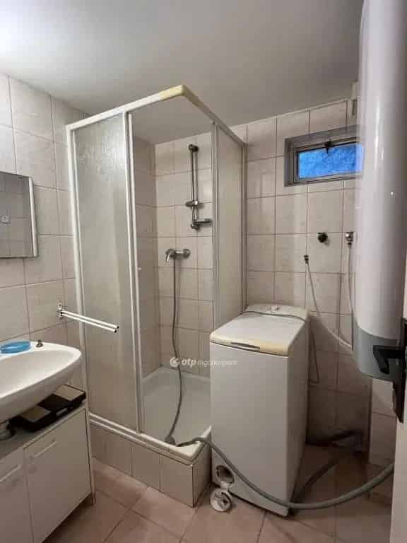 Csókakő Vár alatti hétvégi ház eladó - felújított, összkomfortos