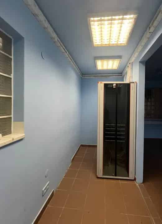 Iroda és raktár kiadó Kelenföldön 450nm 13 autó parkolóval