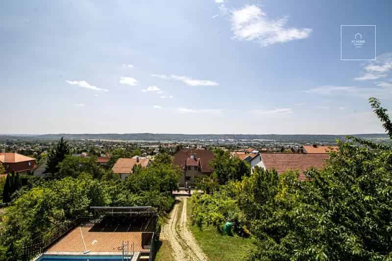 Budaörsi családi ház kiadó - úszómedence, nagy kert