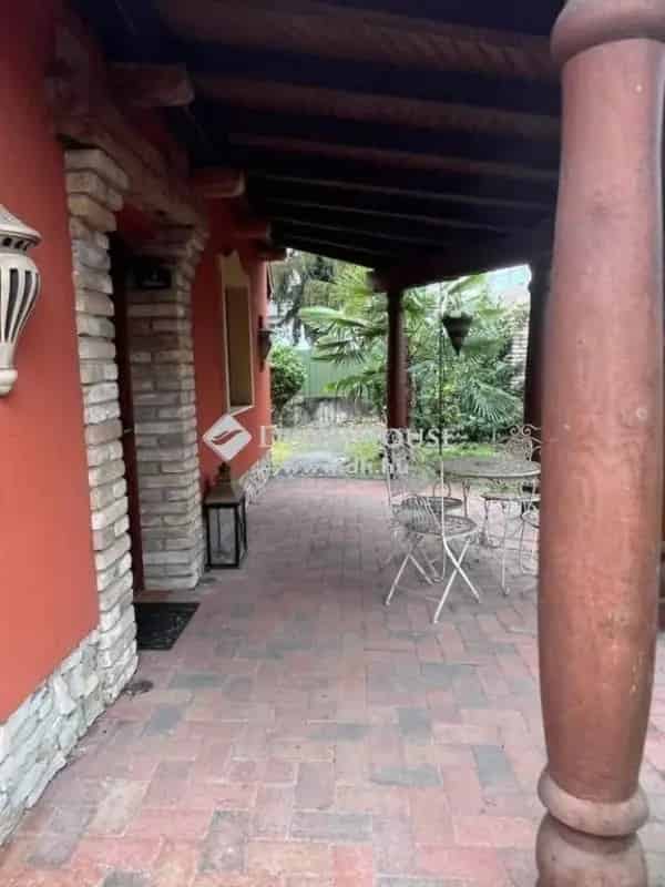 310 m2-es Téglaház Kiskőrösön Medencével és Jakuzzival