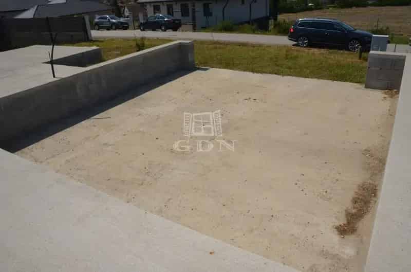 Dány - 906 m² építési telek eladó - 201 m² alap - Ytong téglák