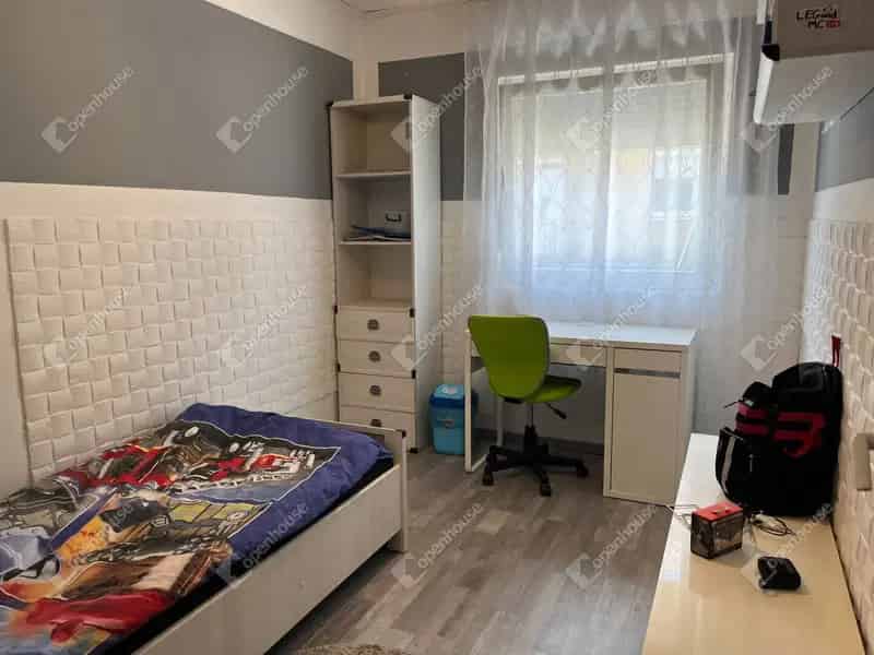Kapuvári családi ház eladó - felújított, bútorozott