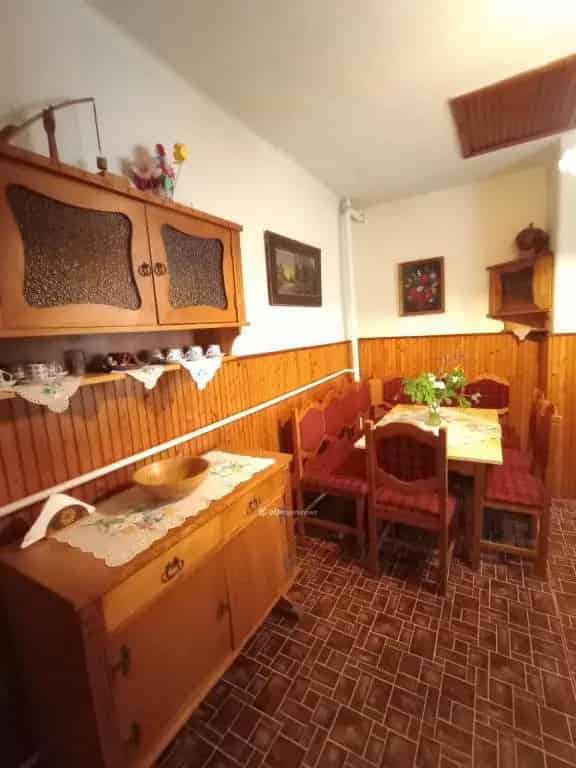 Csányban eladó 4 szobás családi ház 2717 nm-es telken