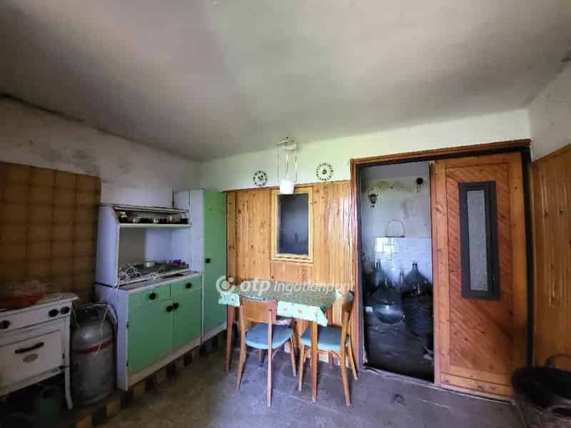 Gyulakeszi Csobánchegy Szőlő présházzal eladó Balatoni panorámával