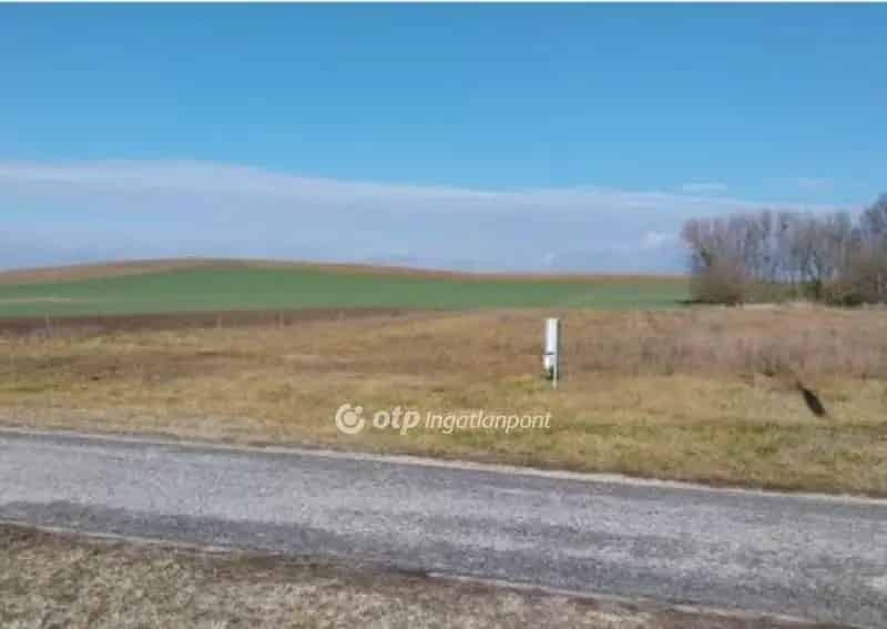 1829 m2-es Építési Telek Veszprém Vármegyében - Falusi Turizmushoz Ideális
