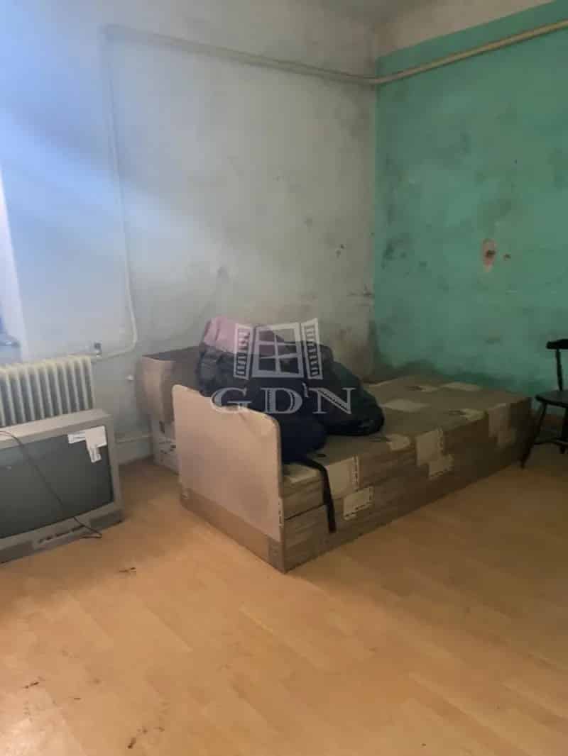 Felujítandó ikerházfél Komáromban 40m2 2 szoba