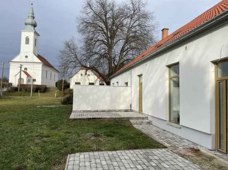 Eladó ikerház az ŐRSÉGBEN felújítva terasszal és zöldterülettel