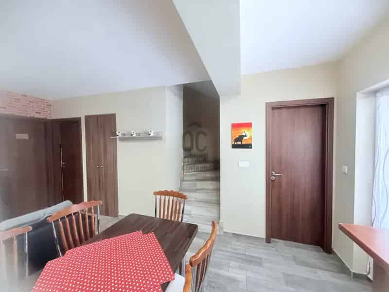 Abdai ikerház eladó 400m2 telekkel