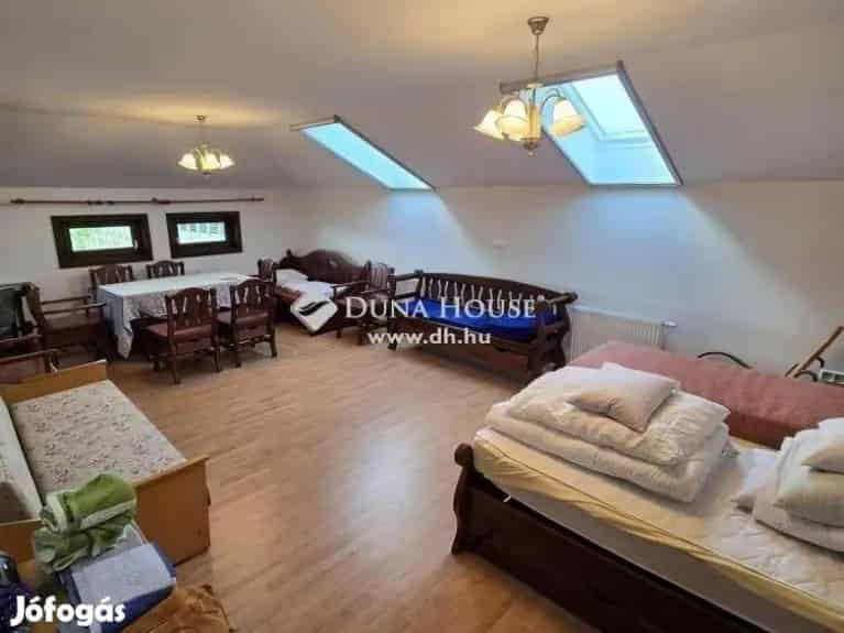 220 nm-es ház eladó Lakitelek - 2 épület, 1 5 hektár telek