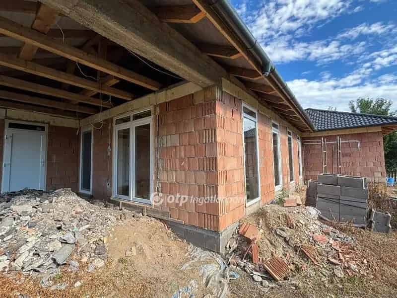 Elado Epülő Családi Ház 1600m2-es Telken