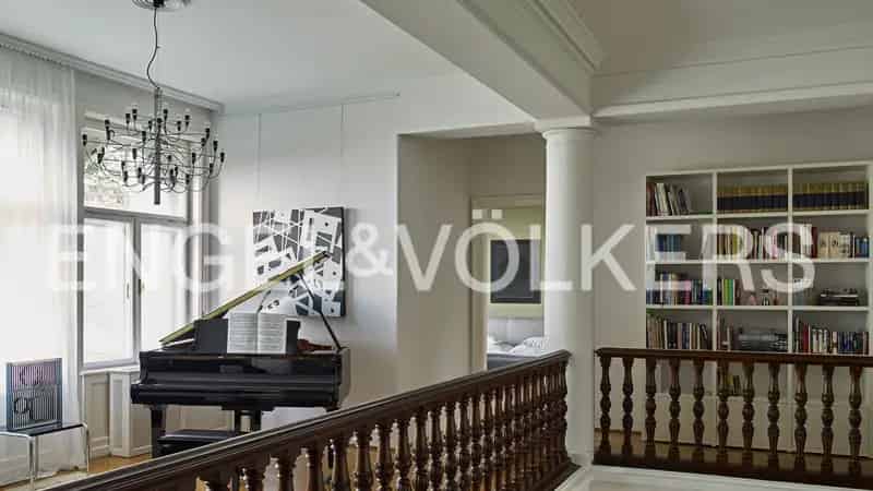Mártonhegyi panorámás villa kiadó nagykövetségnek is