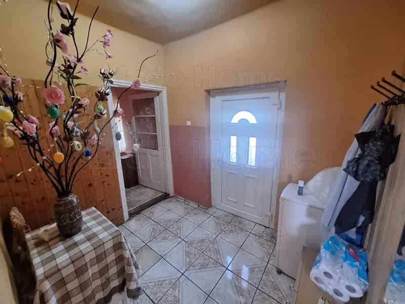 120 m2-es családi ház Kaposváron 9302 m2 telekkel