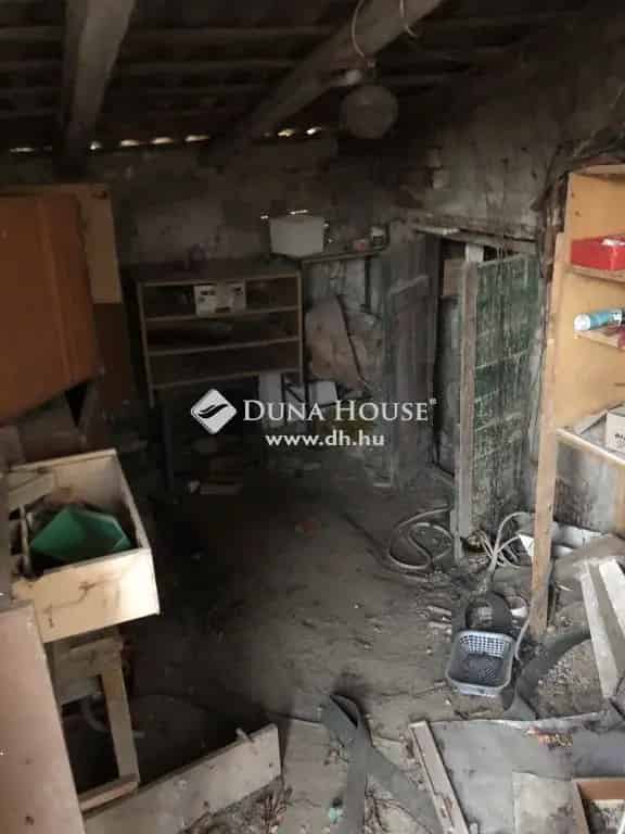 Etyek-Tarján 2 helyiséges kisház eladó felújítandó