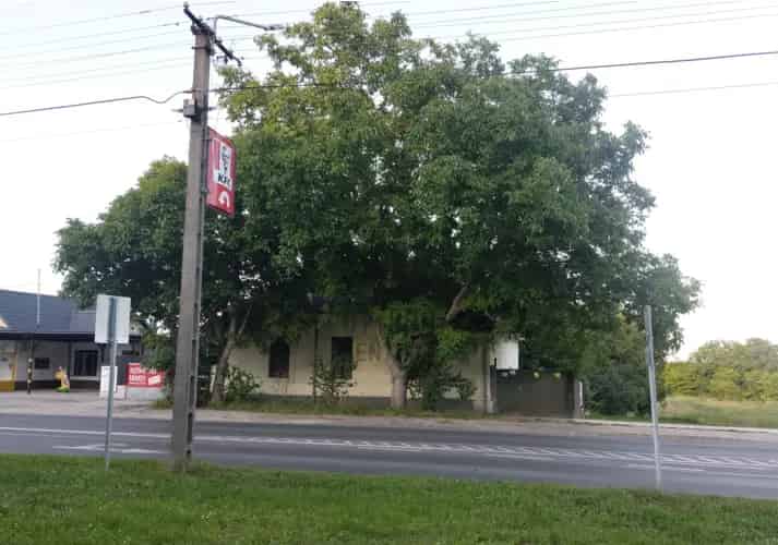 Szekszárdi eladó családi ház és telek befektetőknek