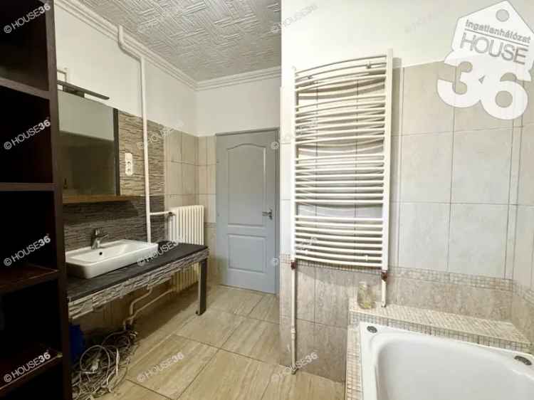 Felújított családi ház 98m2 40m2 melléképülettel