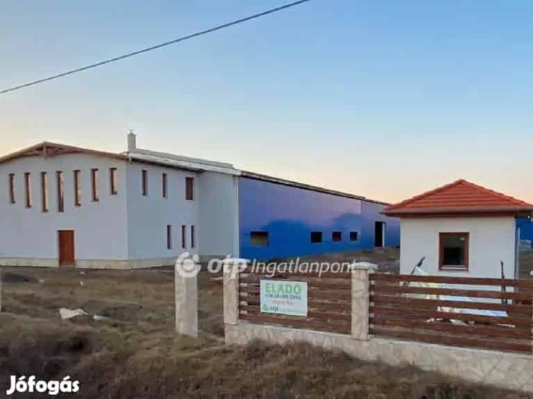 Kunhegyesi Ipari Üzemcsarnok Eladó 1200 m2 5000 m2 Telken