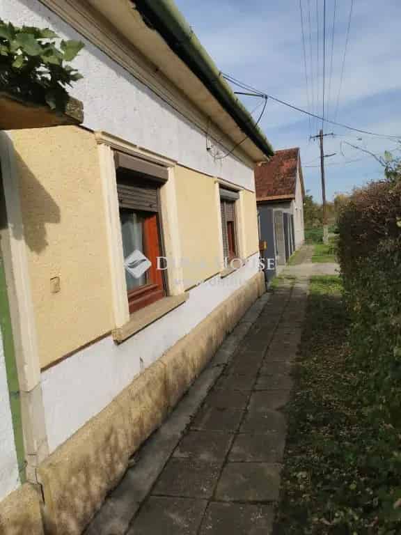 Ceglédi családi ház eladó 73 nm 689 nm telekkel