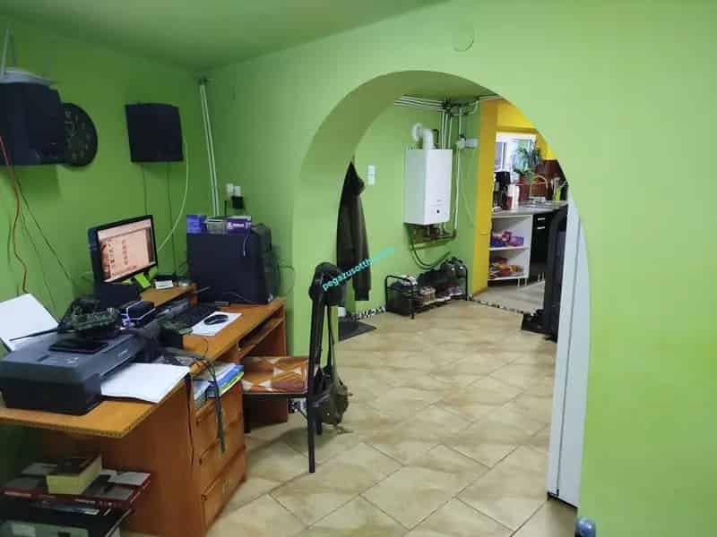 Arlói tóparti nyaraló eladó - 2 szintes, gázcirkós, kandallóval