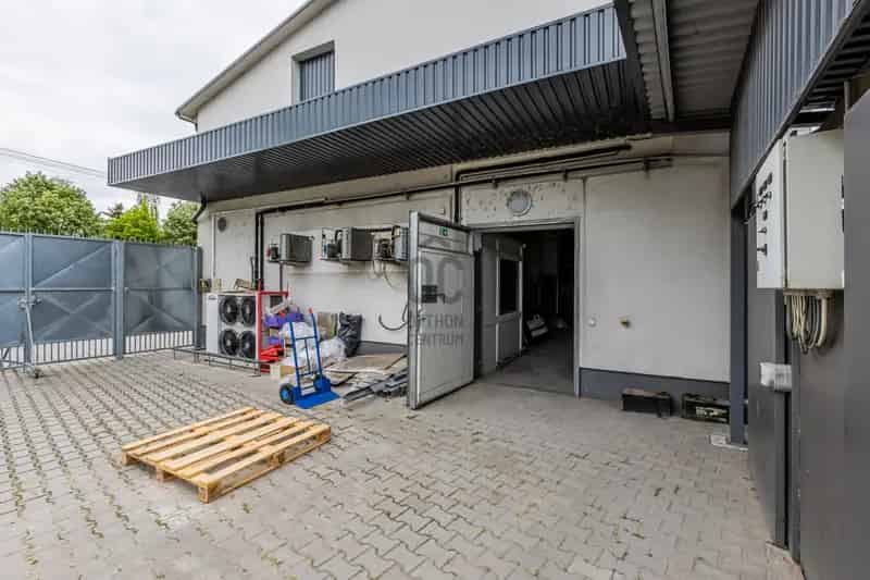 Dabason 430 nm-es felujitott üzlethelyiség kiadó