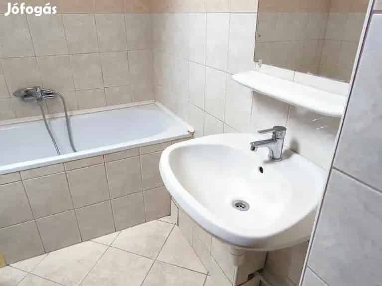 Debrecen Szoboszlói út 48m2 nappali + 2 fél szoba garázzsal