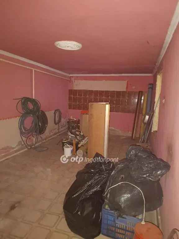 Felujitando 86 m2-es csaladhaz Almaskamarason 966 m2 telekkel