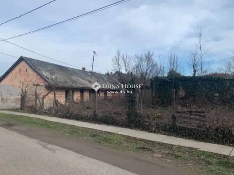 Tolna városközpont 10619 nm építési telek eladó