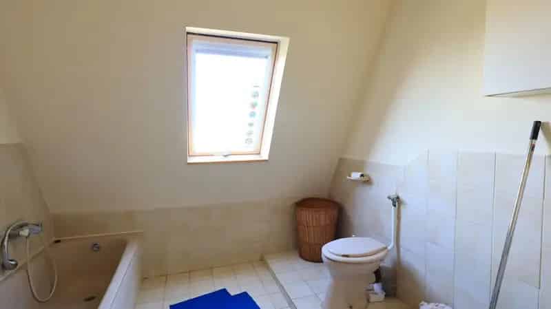 Sümegi családi ház eladó - 200 m2, 2 lakórész, nagy kert
