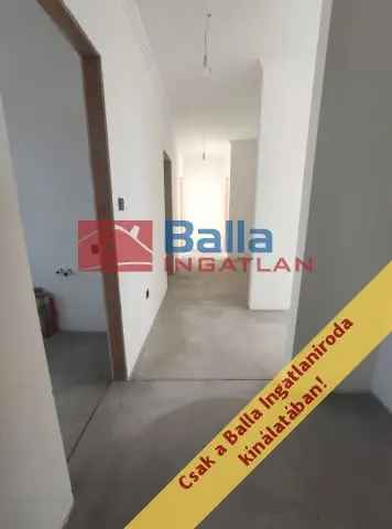Váci panorámás napelemes családi ház eladó