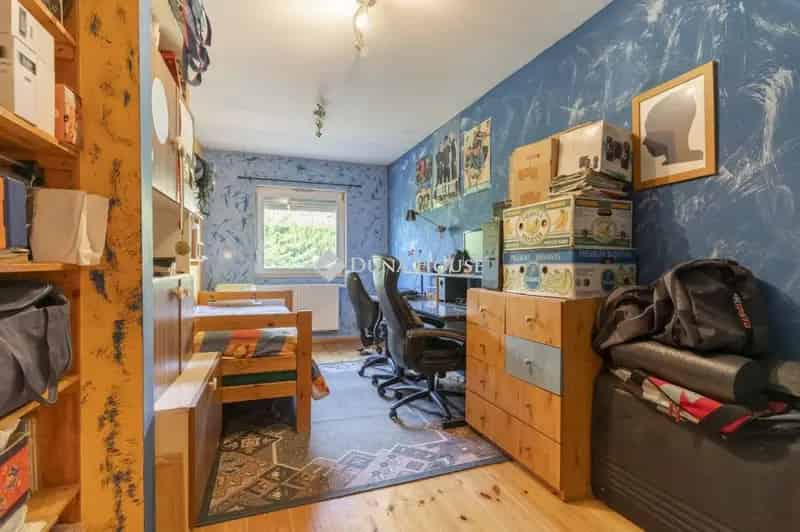 176 m2-es családi ház Úrhida csendes utcájában