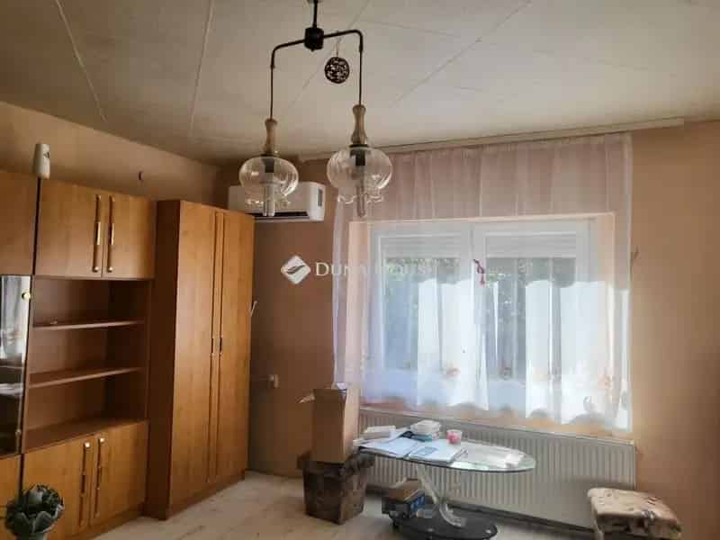 74nm-es Téglaház Polgárdiban - 3 Hálószoba - Kert - Melléképületek