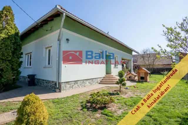 Váci családi ház eladó - 203 m², 6 szoba, garázs