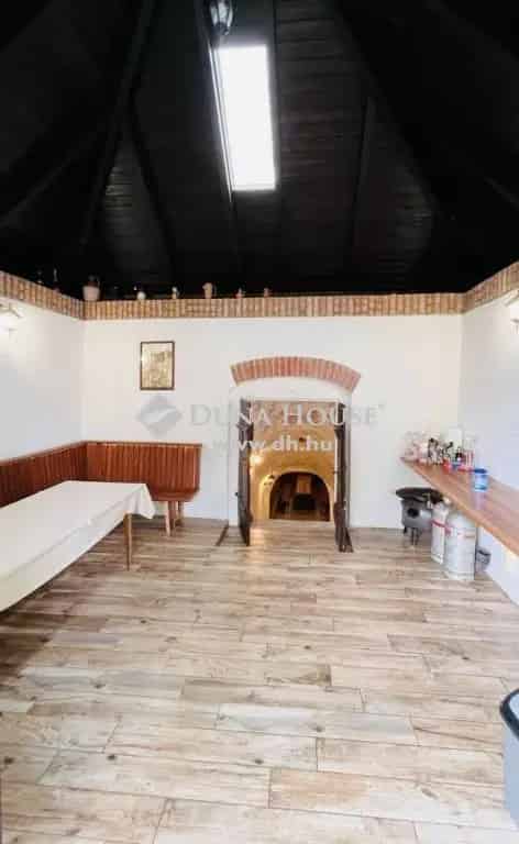 Piliscsévi panorámás pince présház eladó