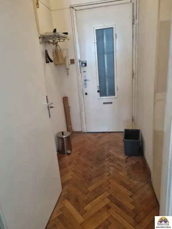 Duna Parti Garzonlakas Elado Budapest V Keruletben