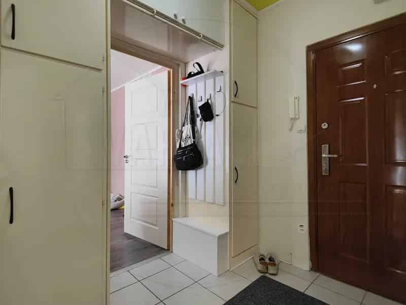 40m2-es 2 szobás felújított panel lakás eladó