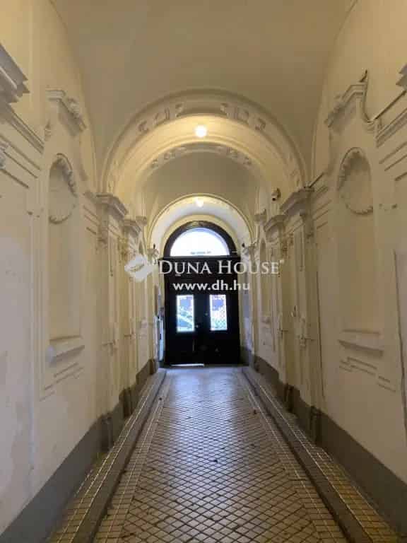 Budapest VIII kerulet Tetőtér beépítés 9 lakás Teraszok