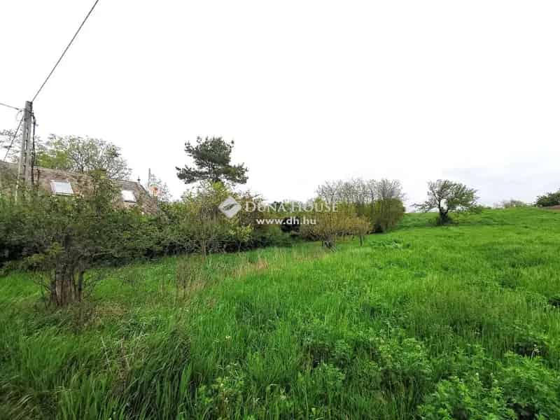 Tata Grébics-hegy 2594 m2-es zártkerti telek eladó
