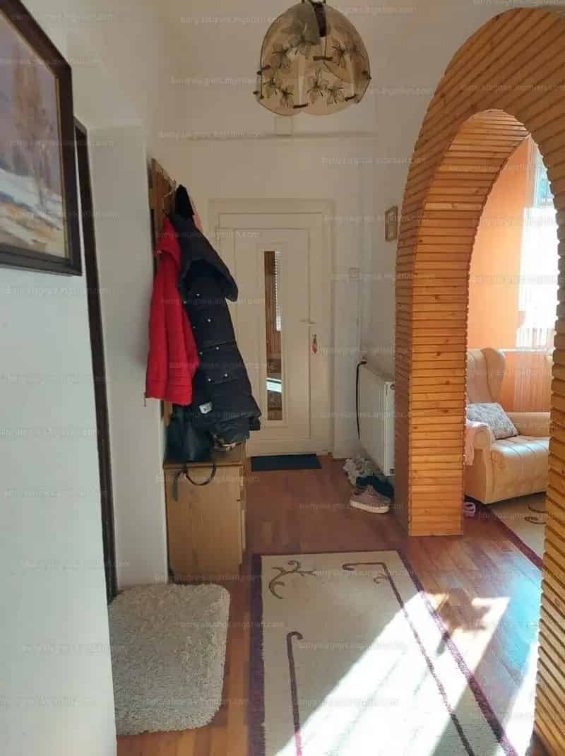 Nyíregyháza-Oros 3 szintes családi ház eladó 900 m2-es telken