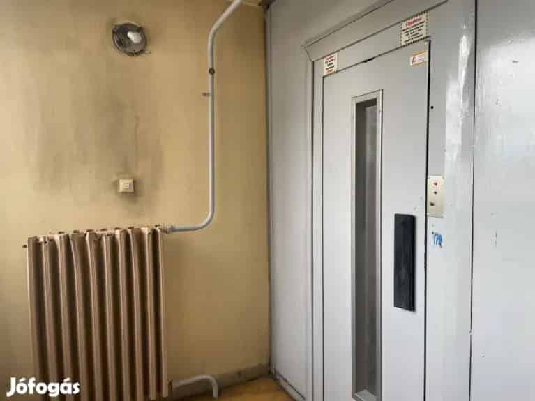 28 nm-es Erkélyes Garzonlakás Miskolc Belvárosában