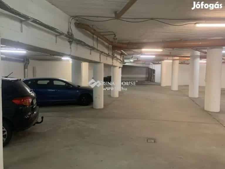 Pécs Belváros Teremgarázs Eladó - Biztonságos Parkolás