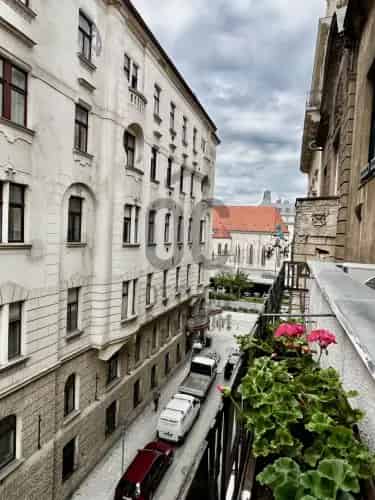 Budapest V. kerületi eladó lakás - Erkélyes, felújított nagypolgári