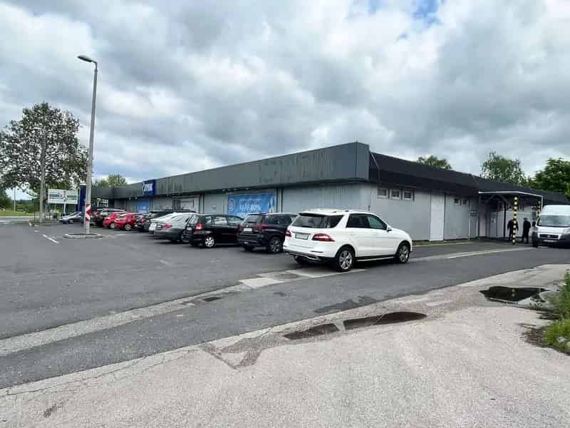 Siófoki üzlethelyiség eladó - 1710 m² - befektetésnek ideális