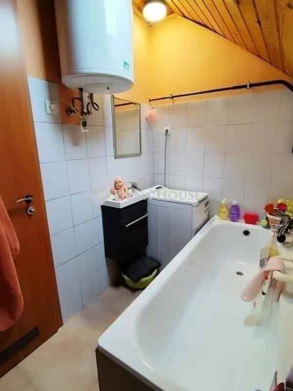 Vecsés családi ház 3 lakrész 2-3 generáció együttélésére alkalmas