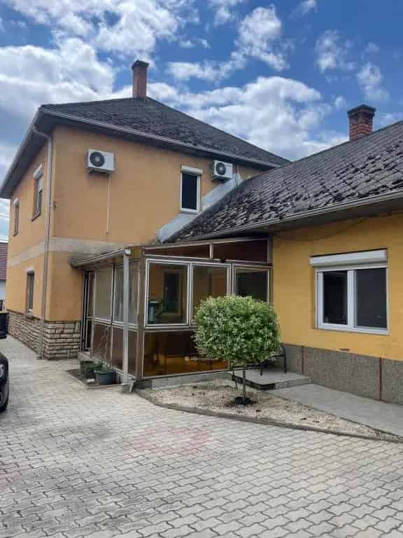 Dabas Sári 160 nm-es családi ház eladó - két generációnak is ideális