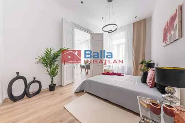 Budapest I kerulet 85m2 3 1 felsobas felujitott lakás elado