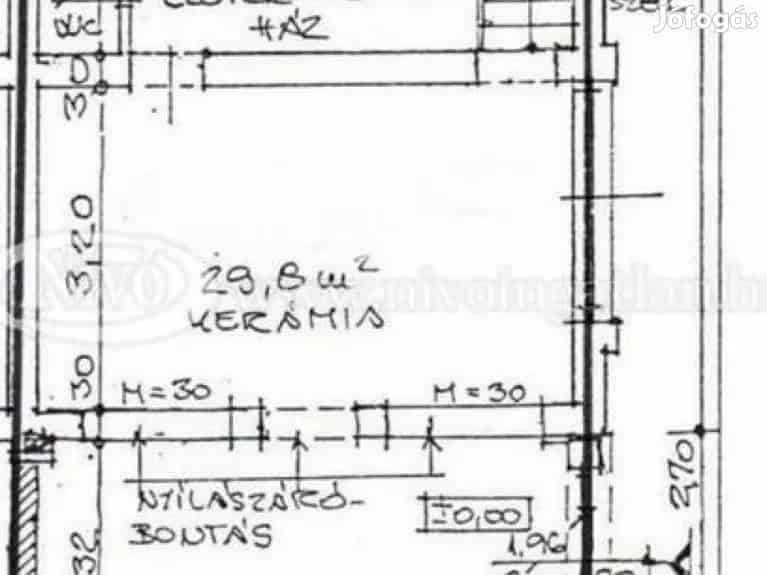 90 nm-es Üzlethelyiség Eladó Veszprémben Cholnokyvárosban