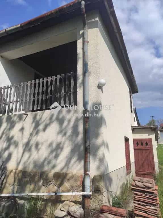 Pécs-Hird külterület eladó 8000 m2 présházzal