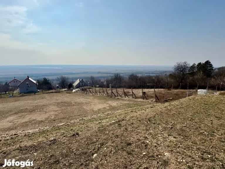Örökpanorámás zártkerti telek eladó Csór Iszkán